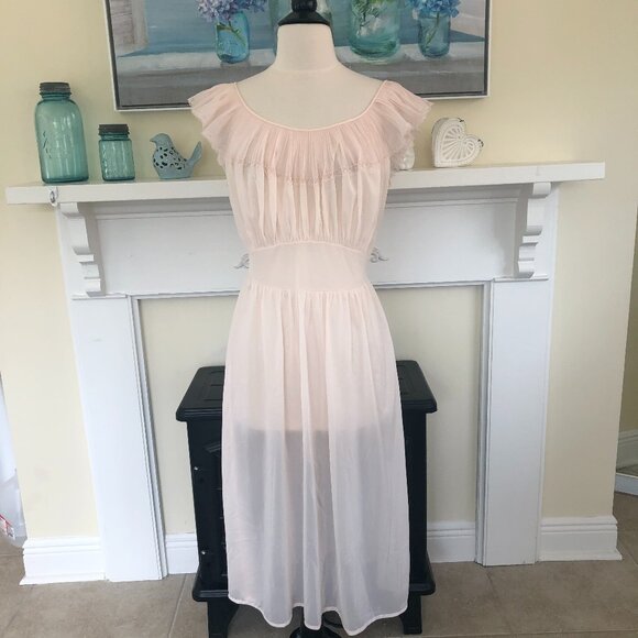 Vintage Vanity Fair 50/60s Pink Crystal Pleats Semi Sheer Nightgown Size 36 - Picture 1 of 9